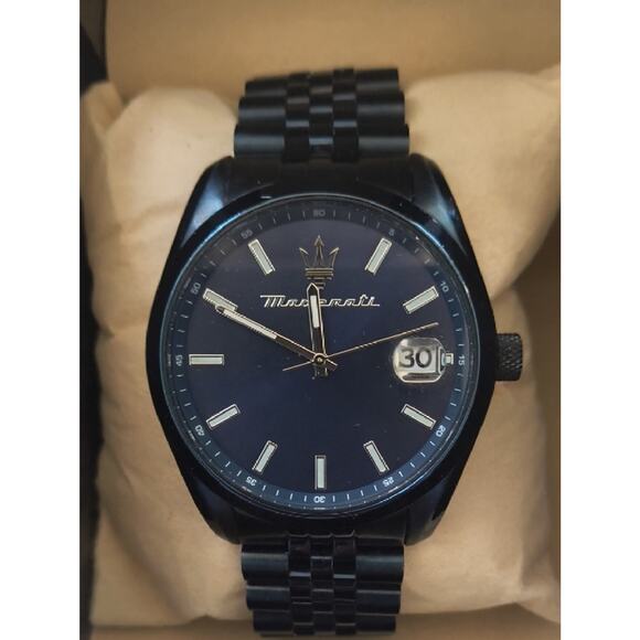 Maserati Attrazione Unisex Watch With Date Window 42mm Stainless Case Bracelet